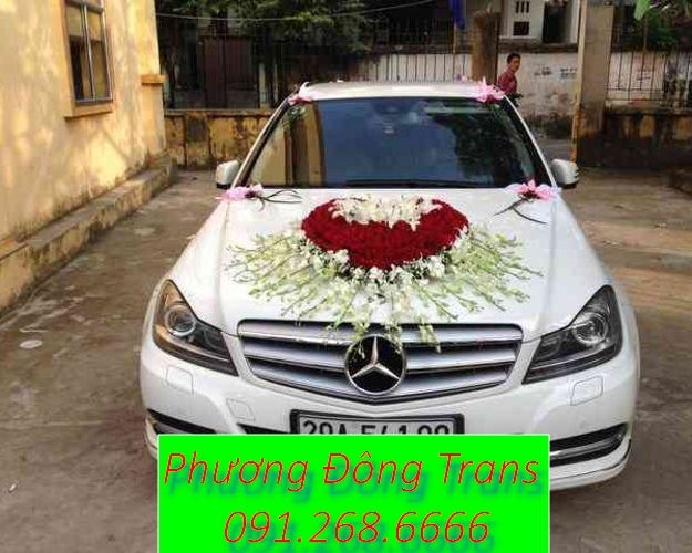 Cho thuê xe cưới hạng sang Mercedes C200 màu trắng tại đường Liễu giai quận ba đình hà nội