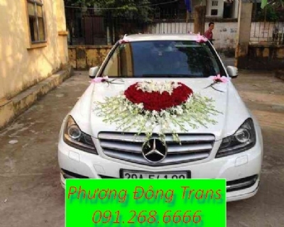 Cho thuê xe cưới hạng sang Mercedes C200 màu trắng tại đường Liễu giai quận ba đình hà nội